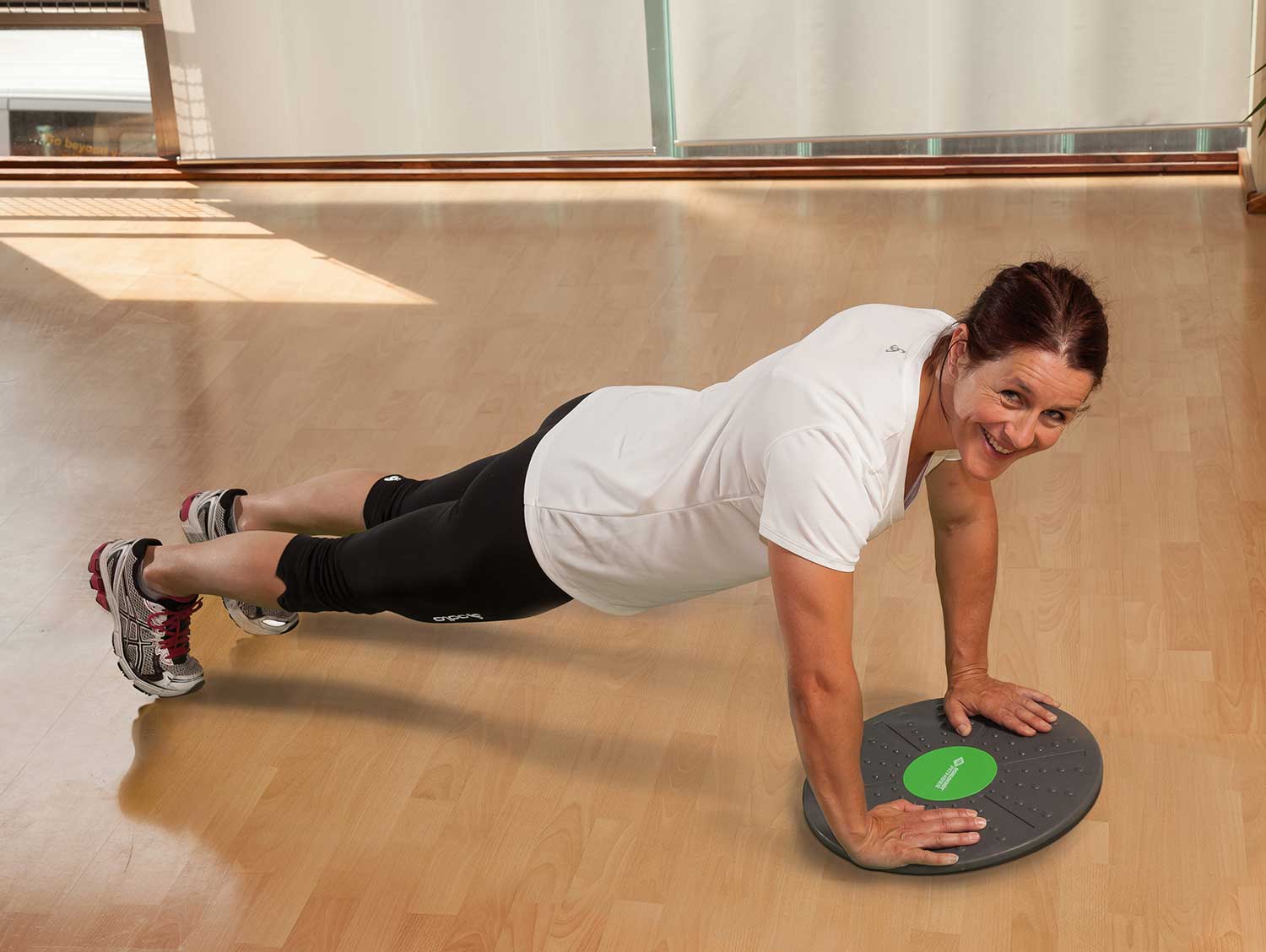MU0184-action-7 Balanceboard