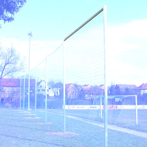 Ballfangpfosten-Traversen